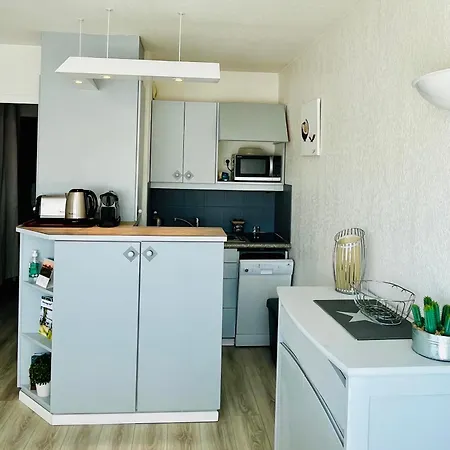 4 Pers. Balcon & Parking - & Commerces Διαμέρισμα