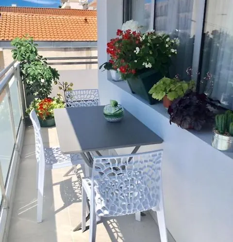 4 Pers. Balcon & Parking - & Commerces Appartement *