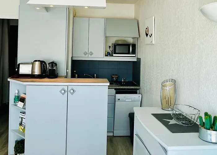 4 Pers. Balcon & Parking - & Commerces Appartement