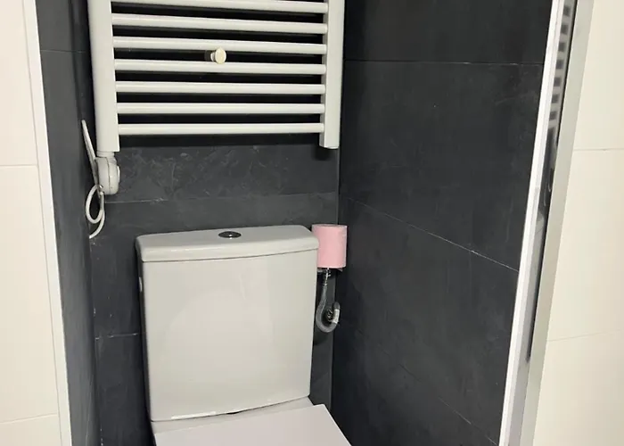 4 Pers. Balcon & Parking - & Commerces Appartement