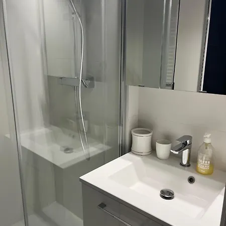 Appartamento 4 Pers. Balcon & Parking - & Commerces